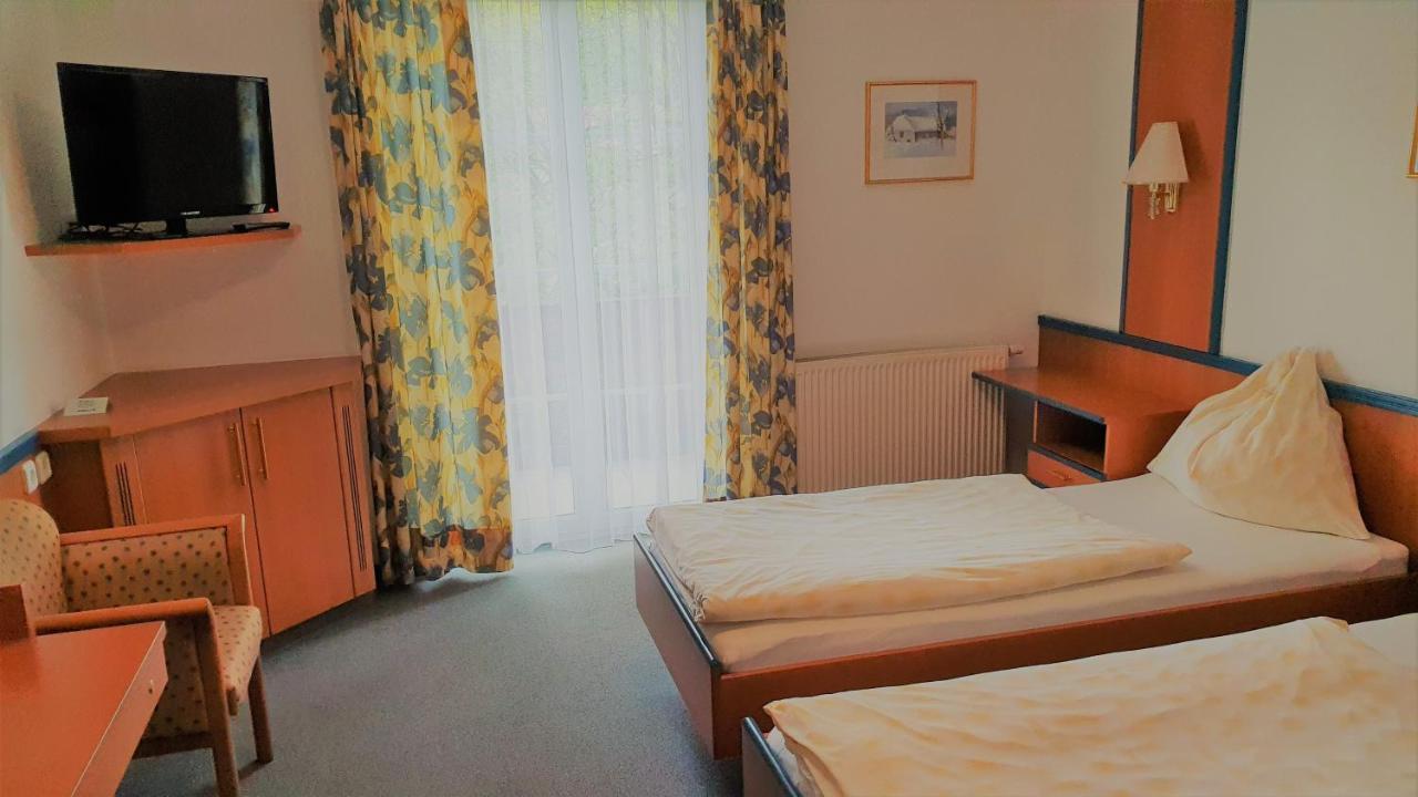 Gasthof Thuenauer Offenhausen Buitenkant foto